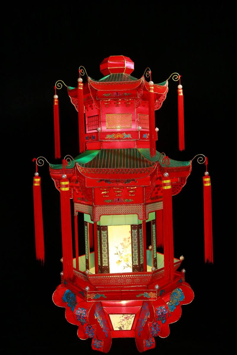 苏州灯彩经典代表作《六尺剪罗万眼灯》