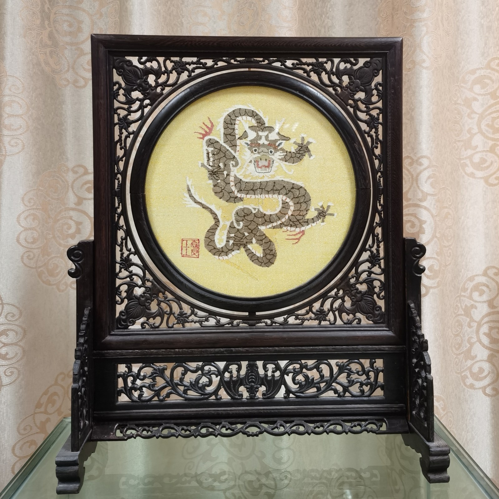 缂丝三异龙纹图插屏
