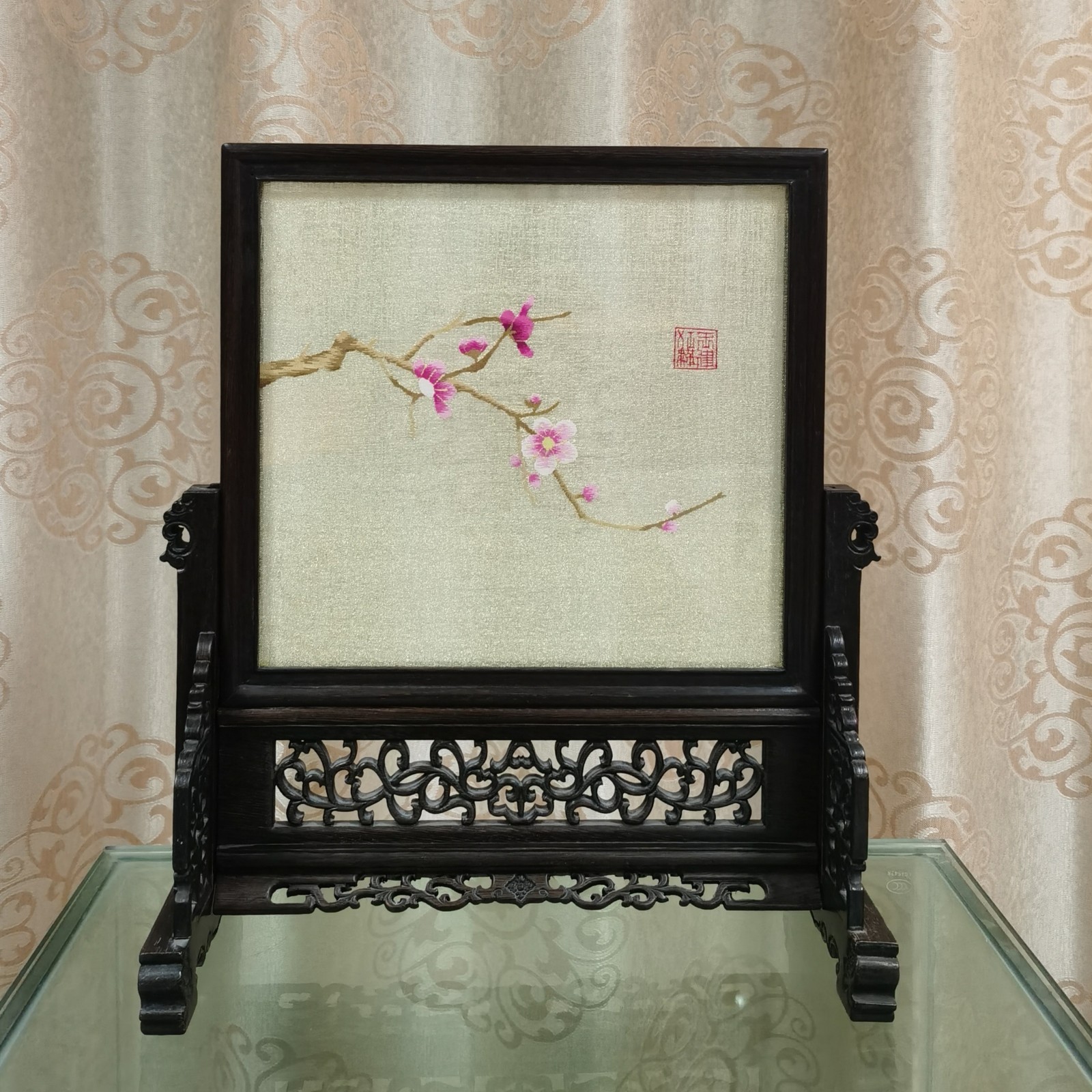 缂丝梅花图插屏