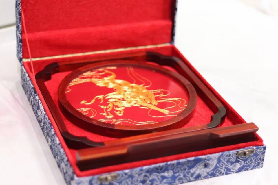 金牛送福
