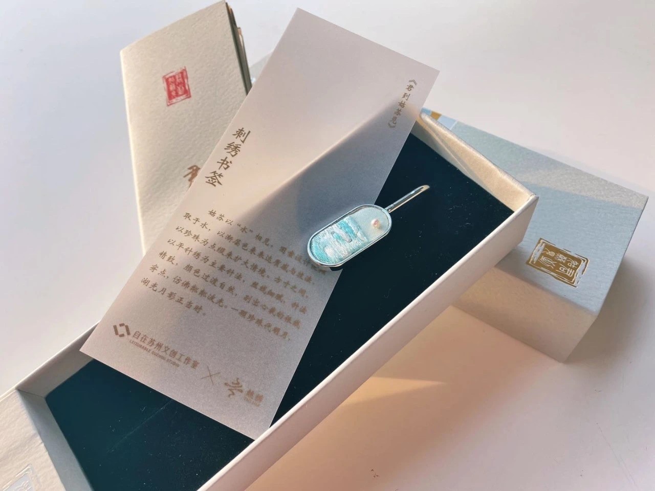 刺绣书签《水月》